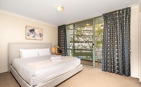 Howitt Place Apt Minutes To Parliamentary Triangle